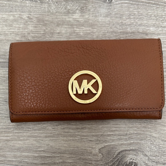 Michael Kors Tan Leather Wallet with Gold Logo - Picture 1 of 7
